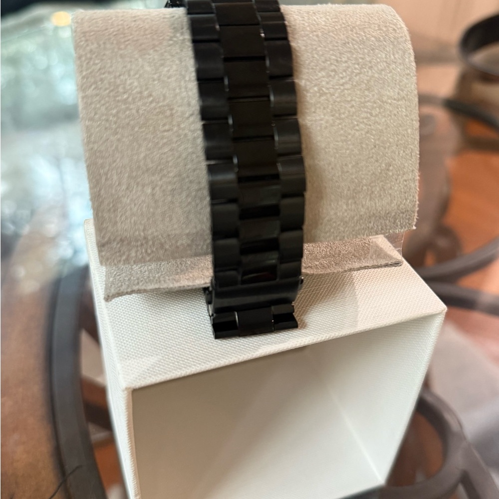 Michael Kors Black and Silver Watch - Picture 4 of 10